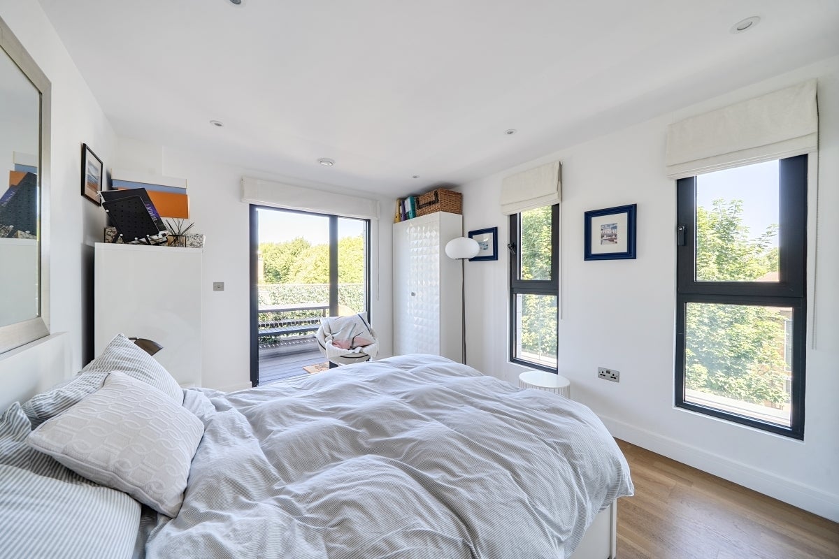 Flat Stanhope Road in Greater London