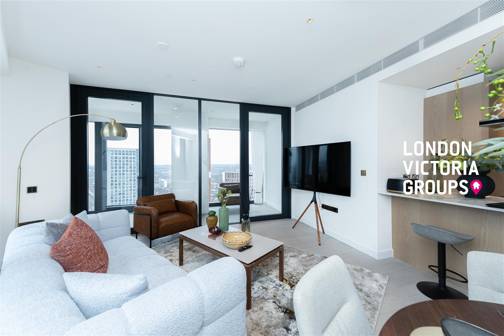 Flat Nine Elms Lane in Greater London
