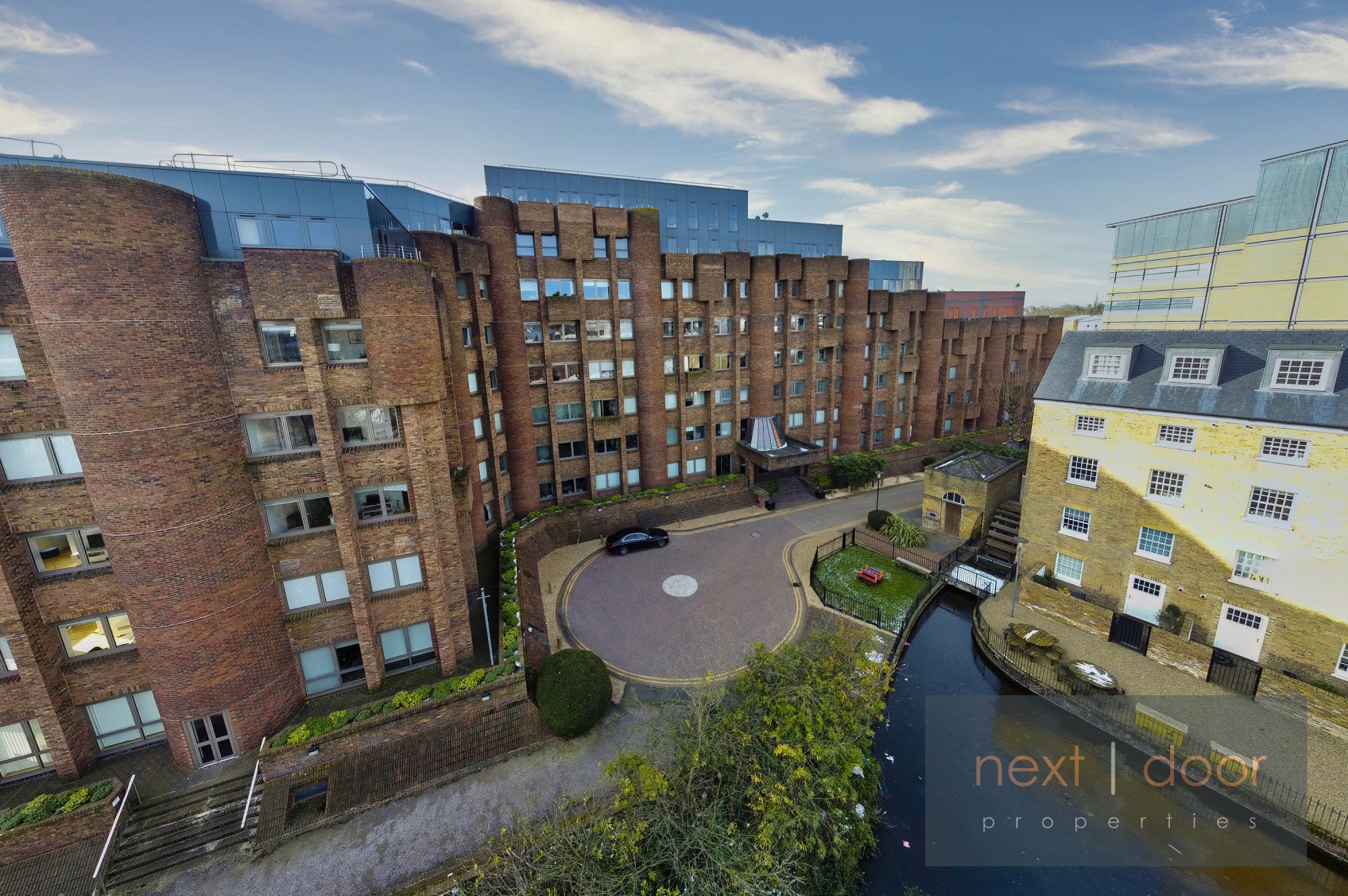 Flat Molesworth Street in Greater London
