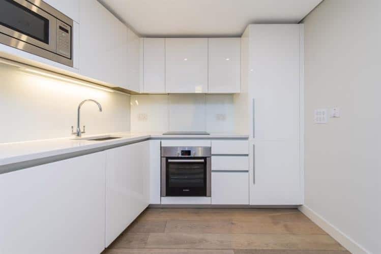 Flat Harbet Road in City of Westminster
