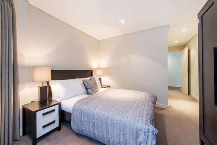 Flat Harbet Road in City of Westminster