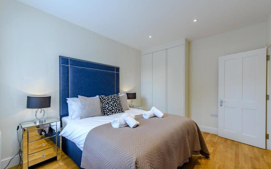 Flat Bickenhall Street in City of Westminster