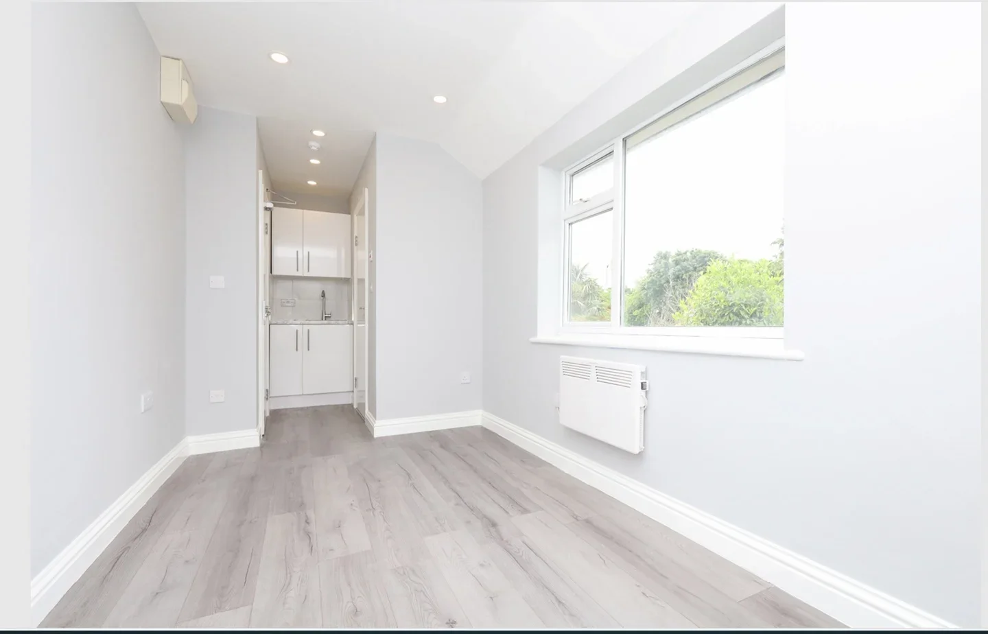 Room Sipson Road in Greater London