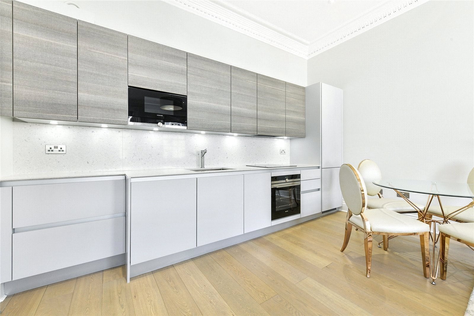 Flat Queen's Gate Terrace in Greater London