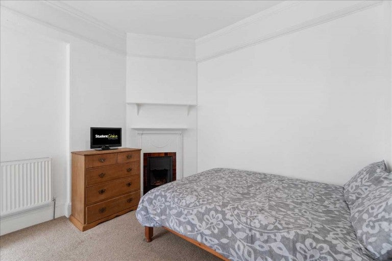Room North Road East in Plymouth