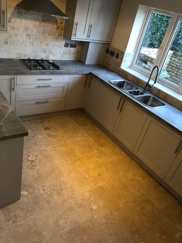 Room Lansdown Road in Greater London