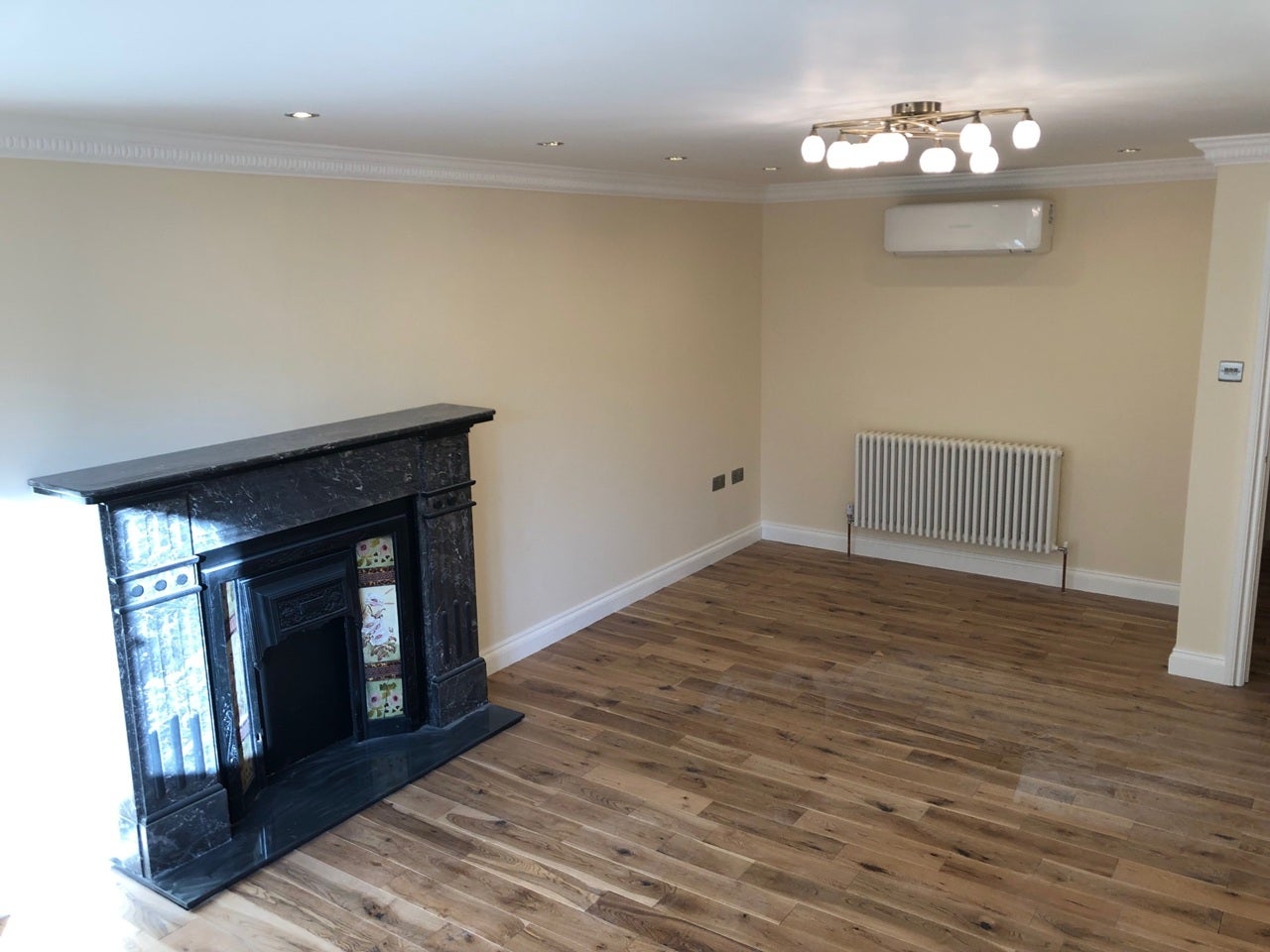 Room Lansdown Road in Greater London