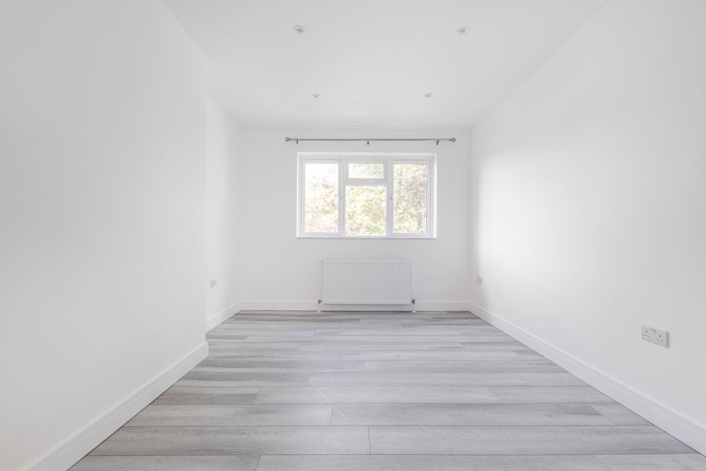 Flat Marriott Road in Greater London
