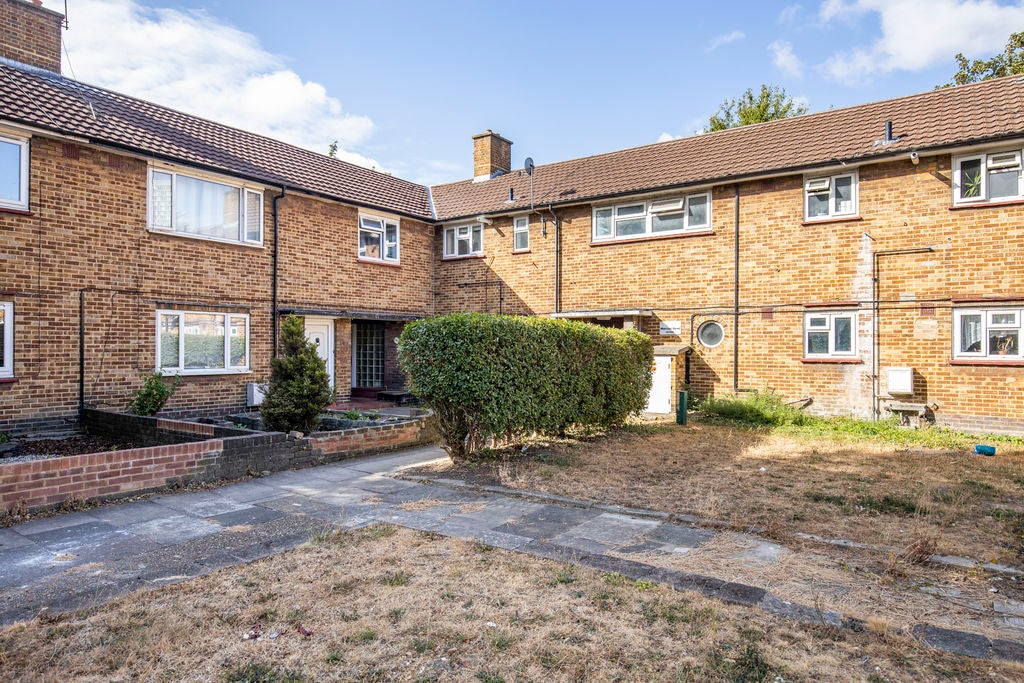 Flat Marriott Road in Greater London