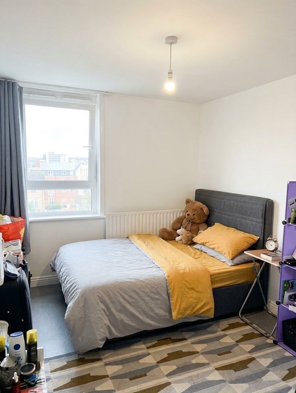 Room Polthorne Grove in Greater London