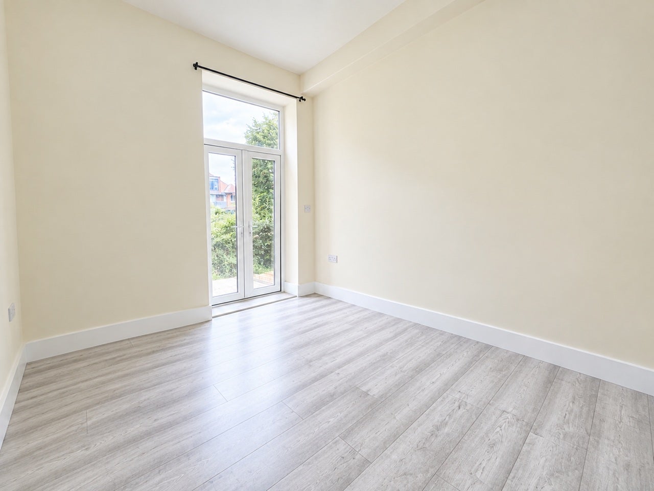 Flat Crouch Hill in Greater London