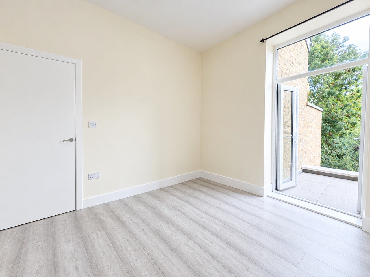 Flat Crouch Hill in Greater London