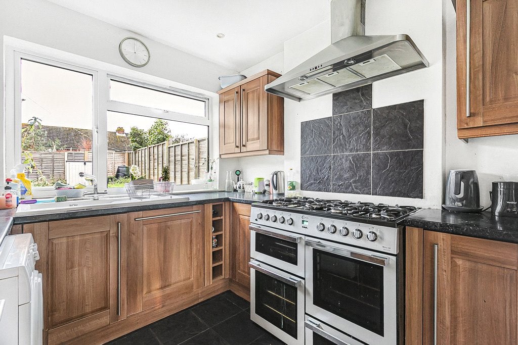 Flat Bond Street in Borough of Runnymede