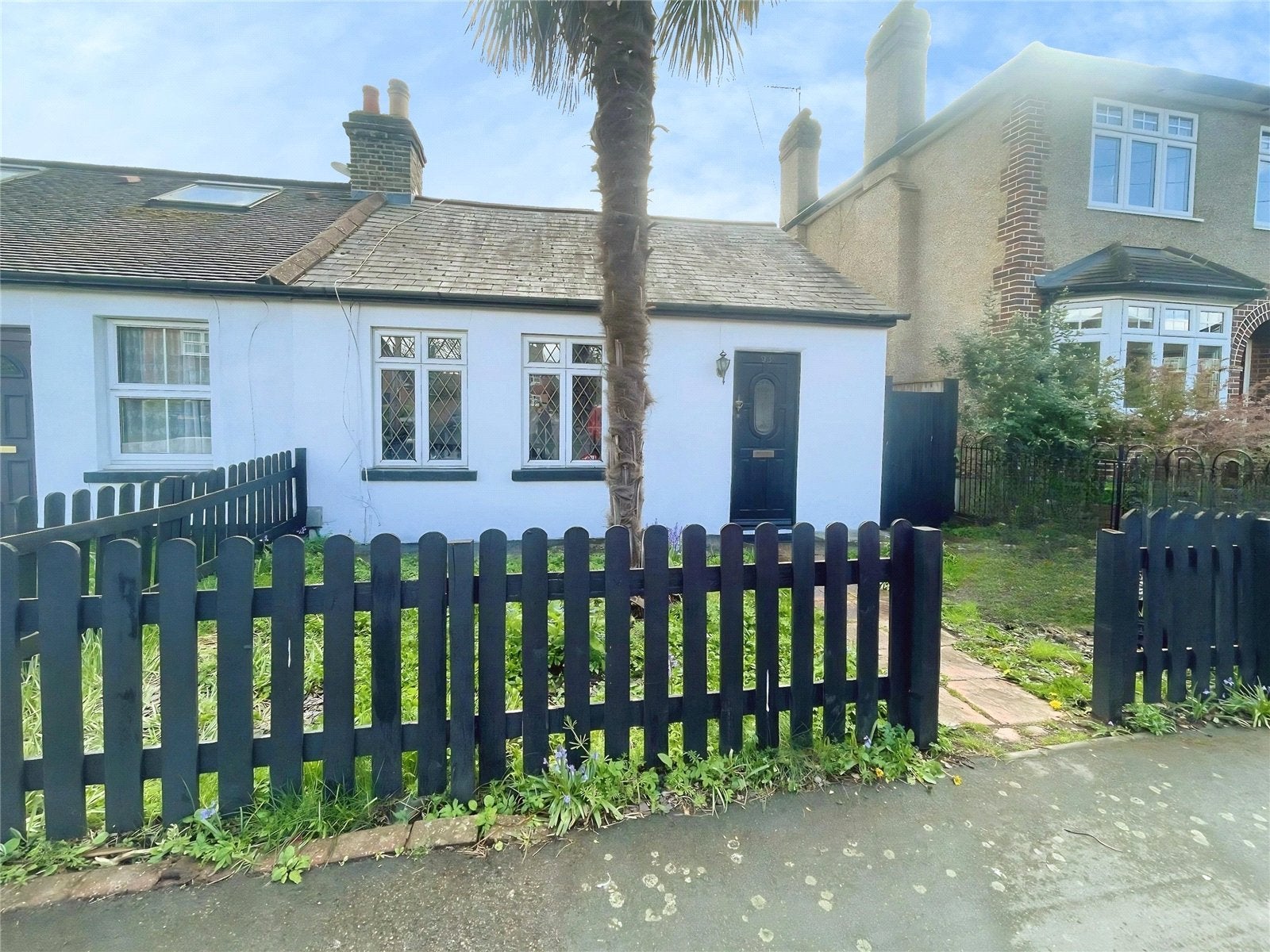 Flat Bond Street in Borough of Runnymede