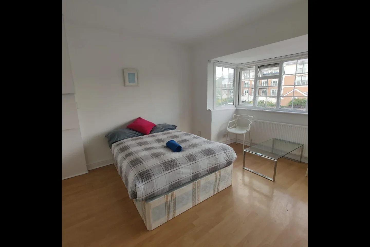Room Golders Green Road in Greater London