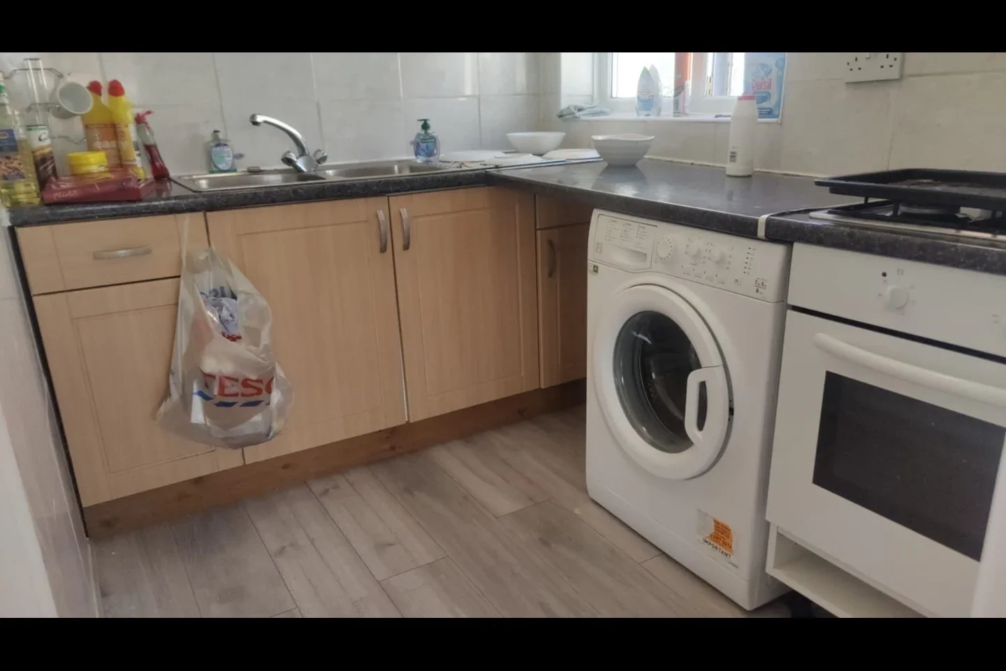 Room Golders Green Road in Greater London