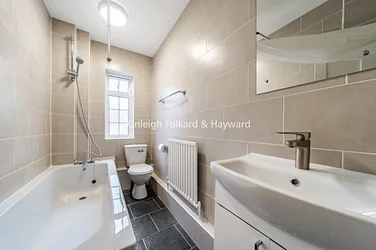Flat Winchfield Road in Greater London