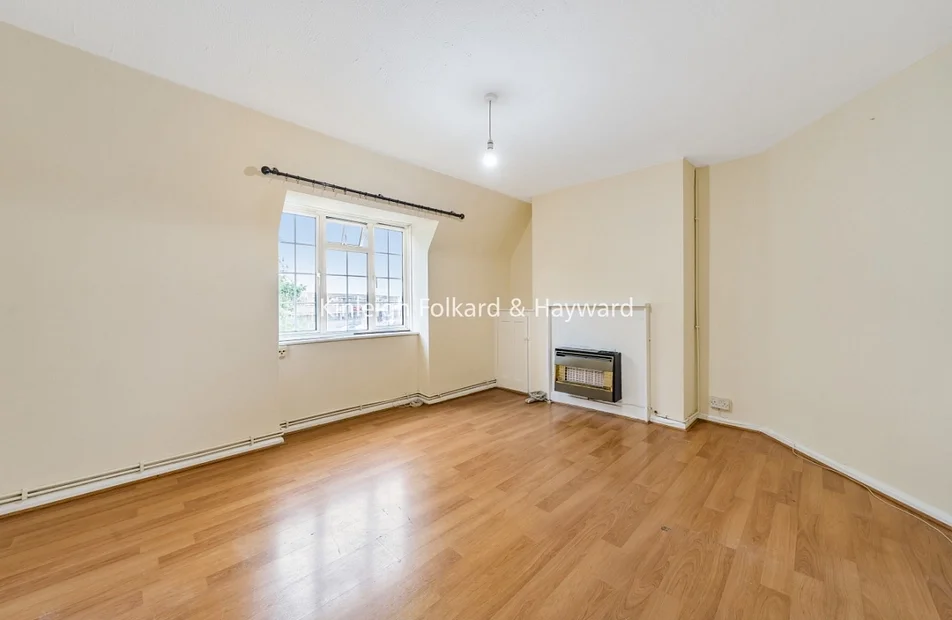 Flat Winchfield Road in Greater London