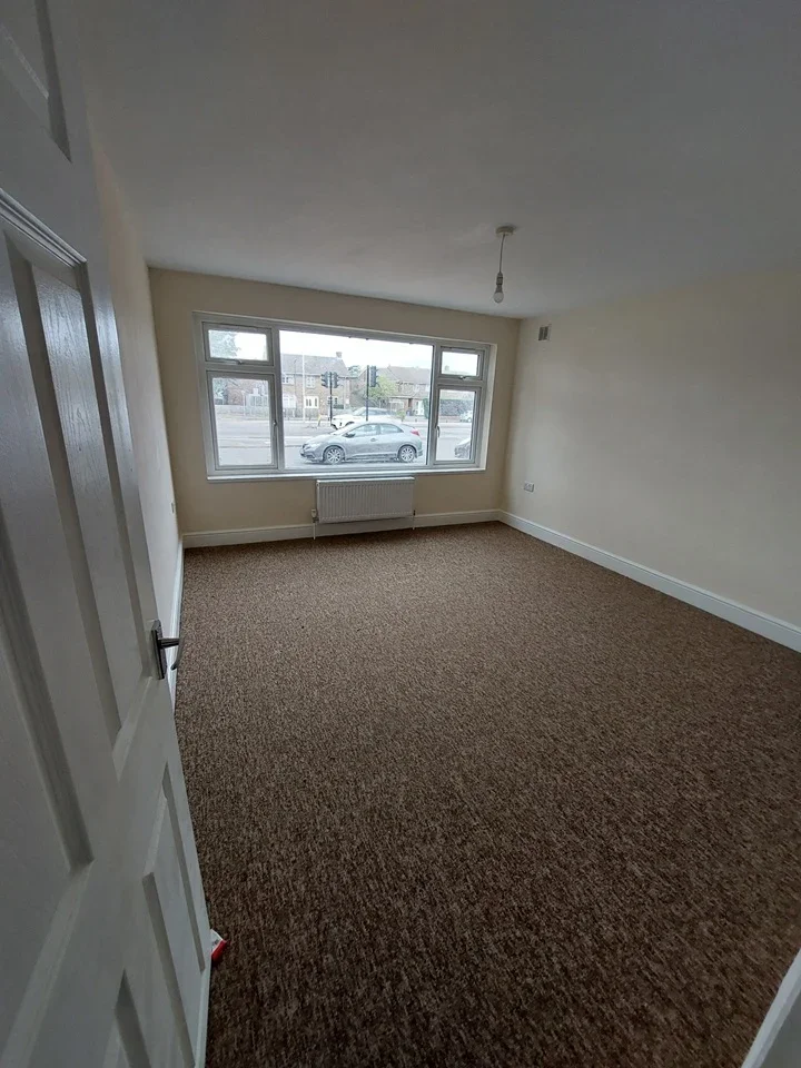 Flat Harrogate Court in Slough