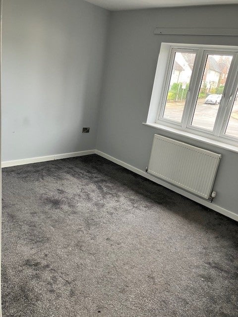 Flat Whilton Road in Northampton