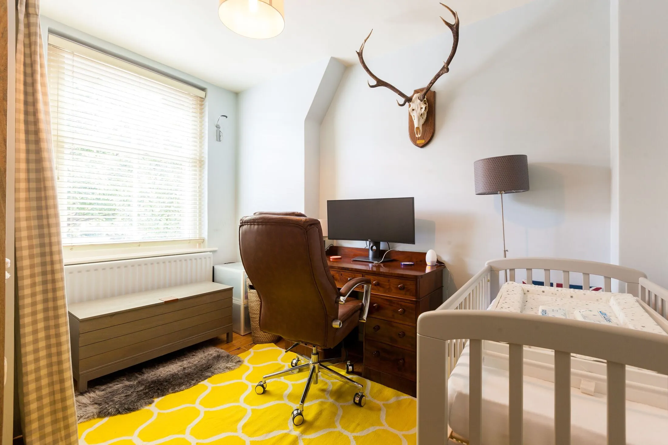 Flat Montclare Street in Greater London