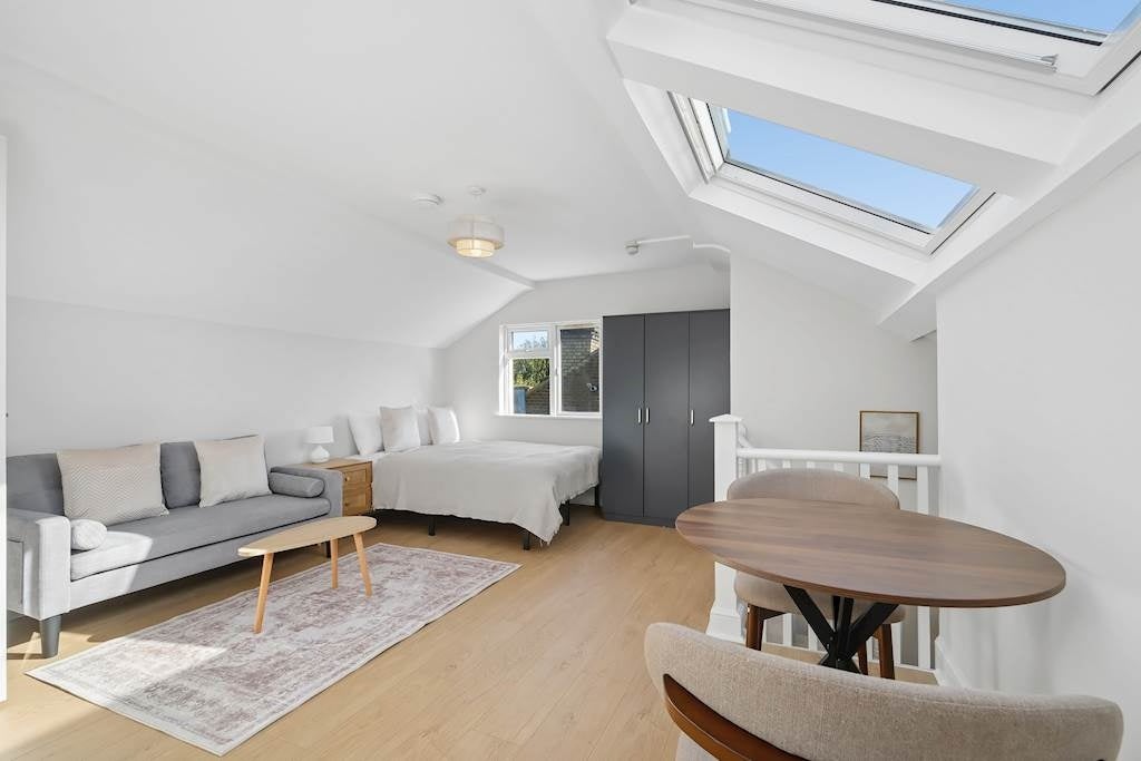 Flat Cambridge Gardens in Greater London