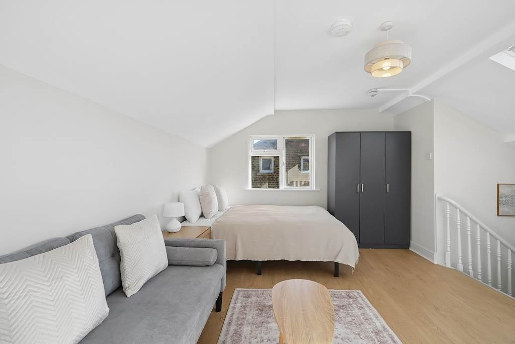Flat Cambridge Gardens in Greater London