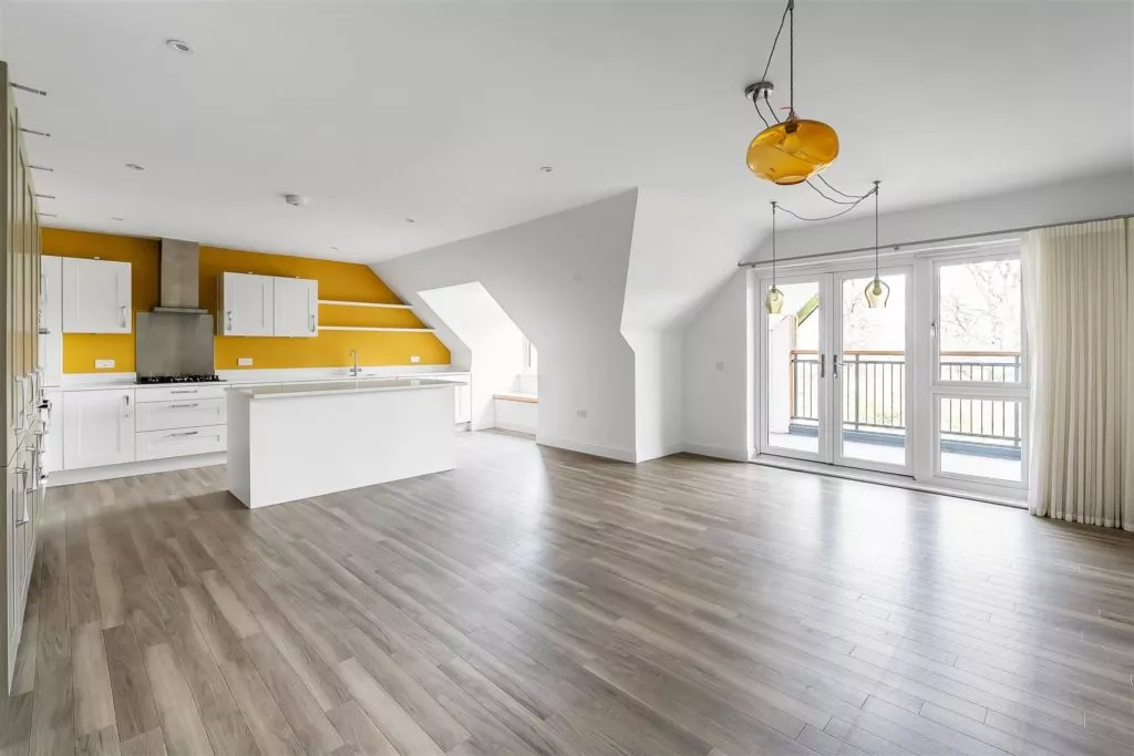 Flat Hartfield Road in Mole Valley
