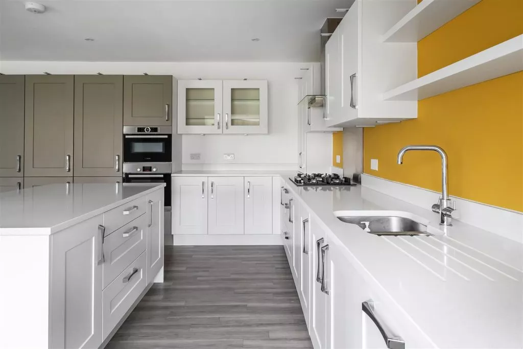 Flat Hartfield Road in Mole Valley