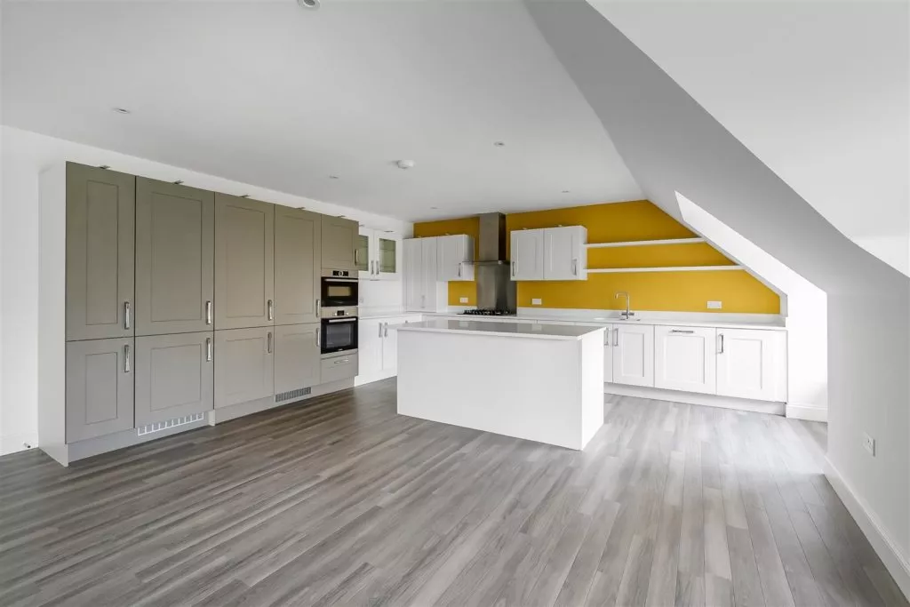 Flat Hartfield Road in Mole Valley