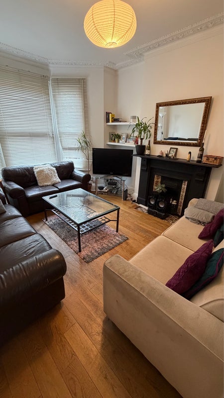 Room Tremadoc Road in Greater London