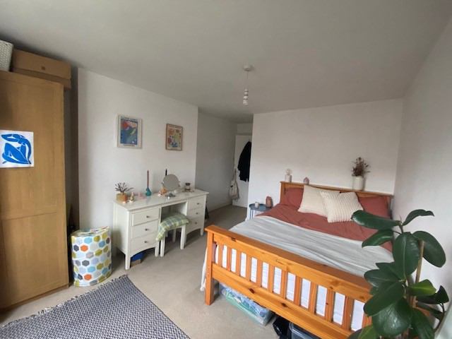 Room Tremadoc Road in Greater London