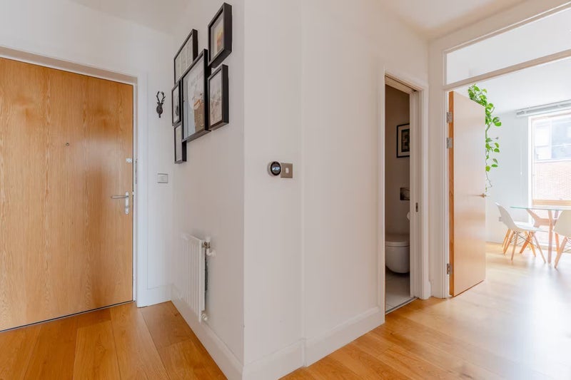 Room Barry Blandford Way in Greater London