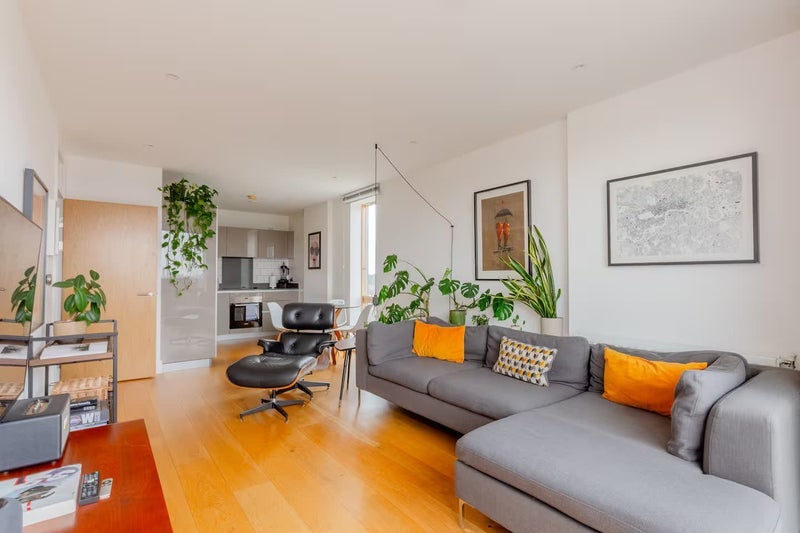 Room Barry Blandford Way in Greater London