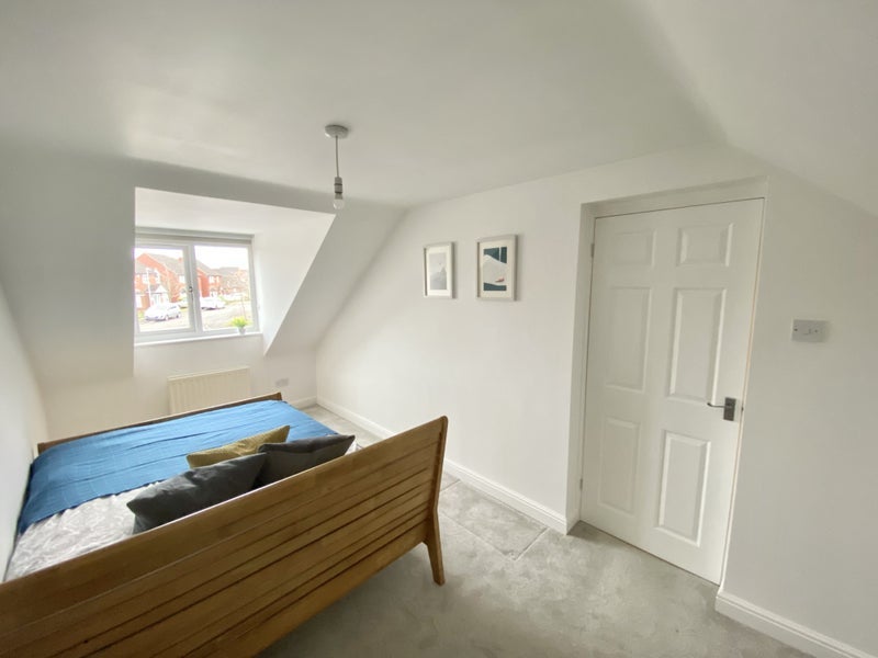 Room Lockheed Close in Royal Leamington Spa