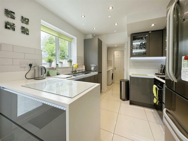 Room Lockheed Close in Royal Leamington Spa