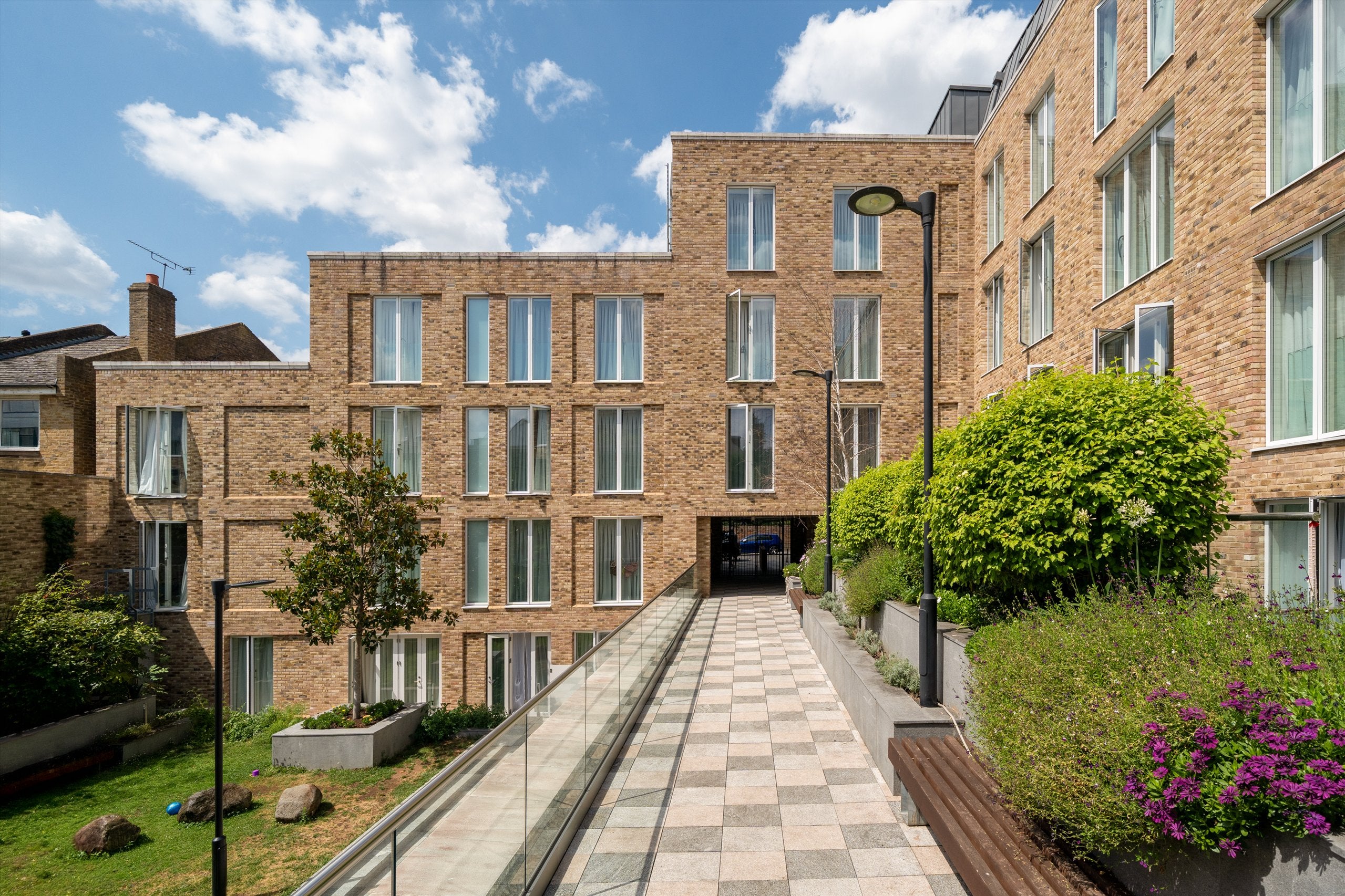 Flat Hofland Road in Greater London