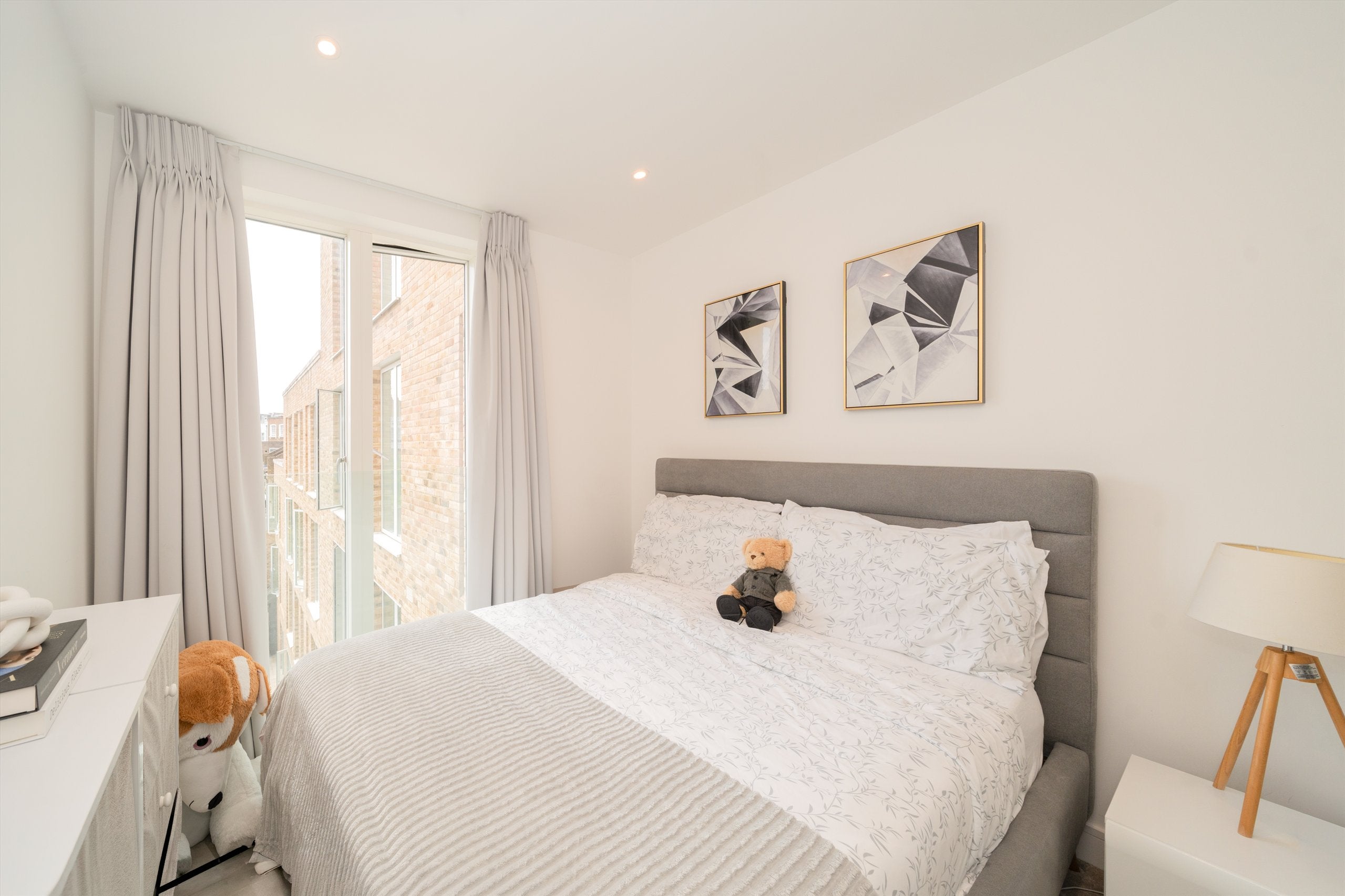 Flat Hofland Road in Greater London