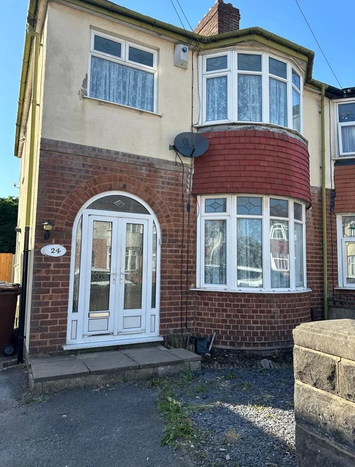 House Victory Avenue in Darlaston