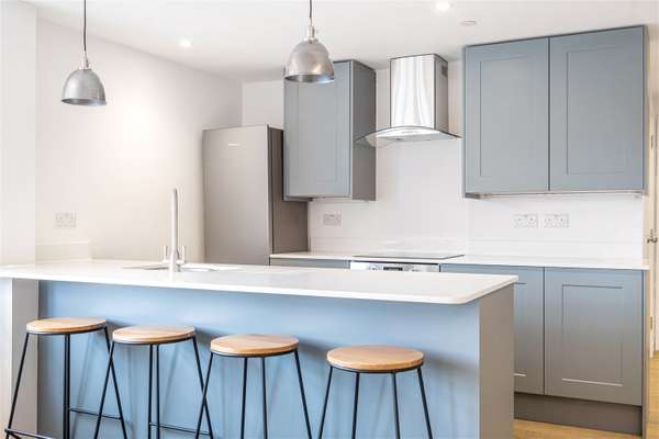 Flat Elm Grove in Greater London