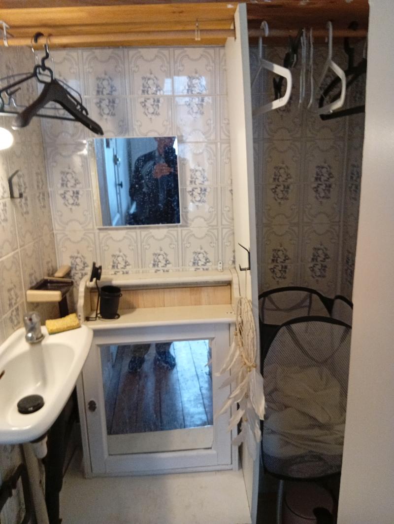 Room Rue des Treilles in Libourne