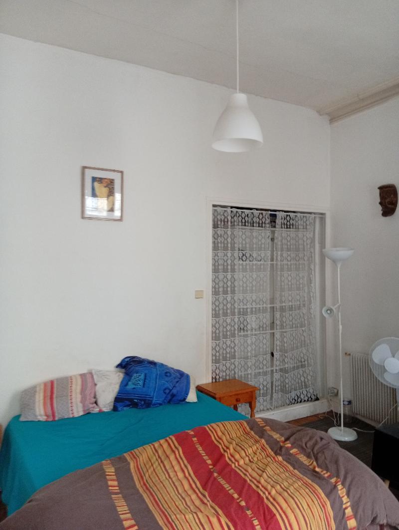 Room Rue des Treilles in Libourne