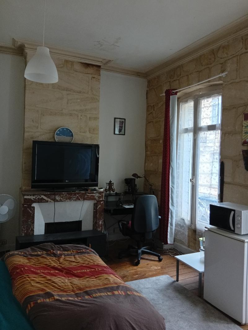Room Rue des Treilles in Libourne