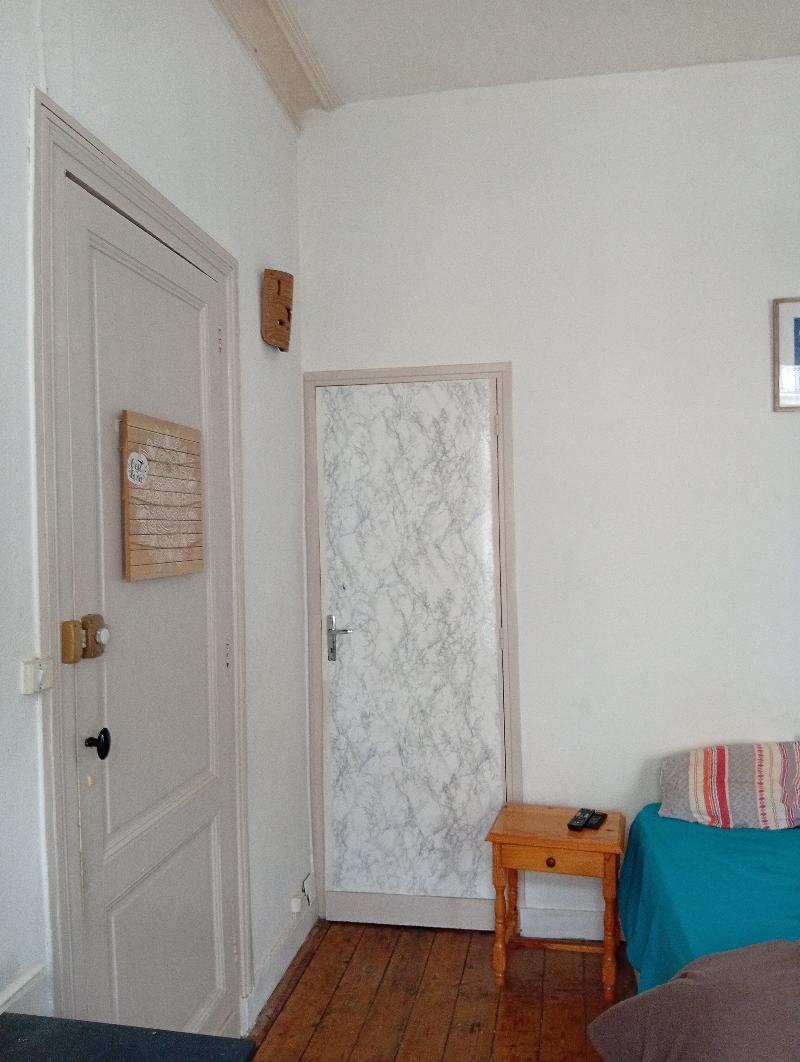 Room Rue des Treilles in Libourne