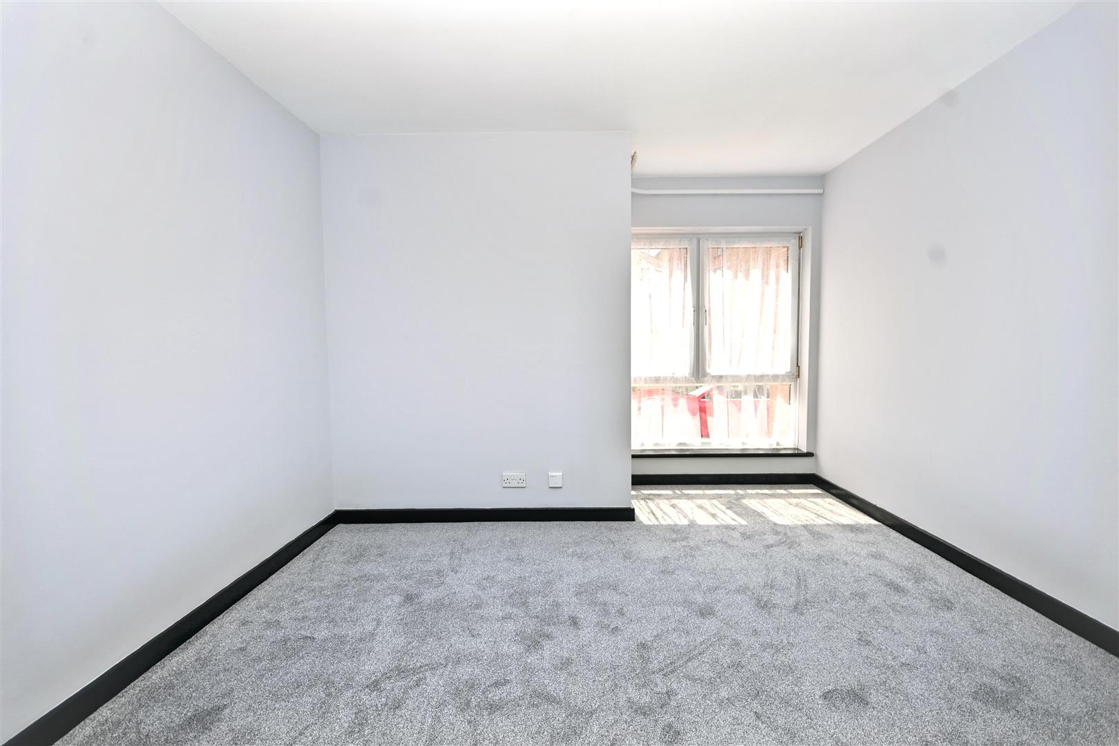 Room Langney Road in Eastbourne