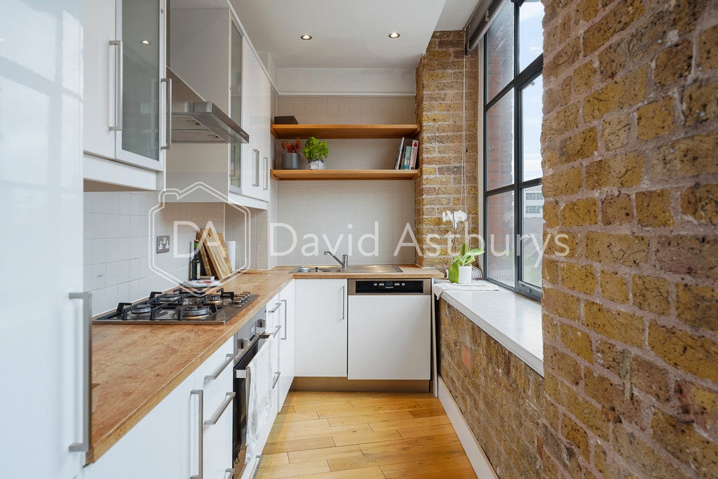 Flat Nathaniel Close in Greater London