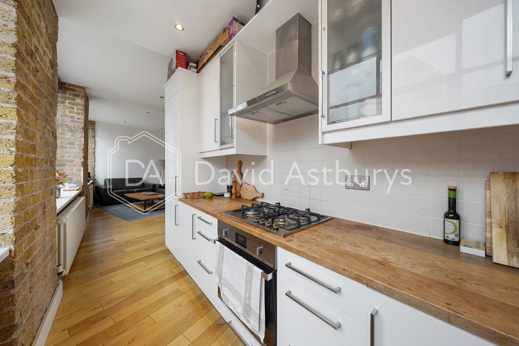 Flat Nathaniel Close in Greater London