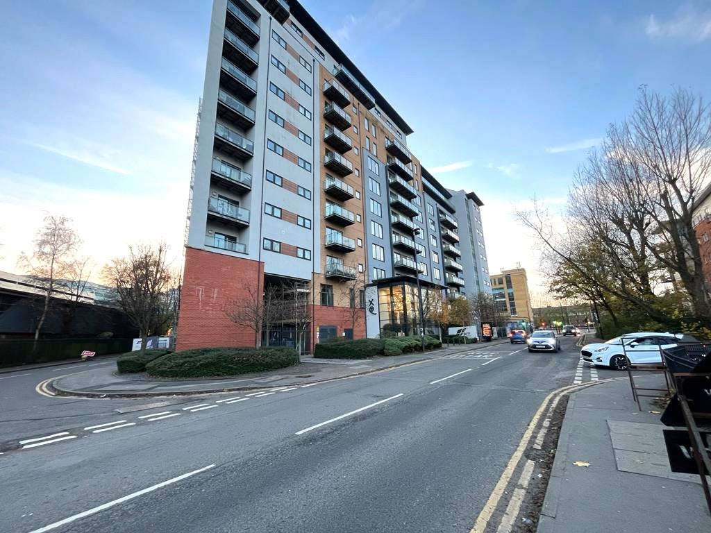 Flat Taylorson Street South in Salford