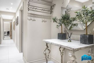 Flat Boydell Court in Greater London