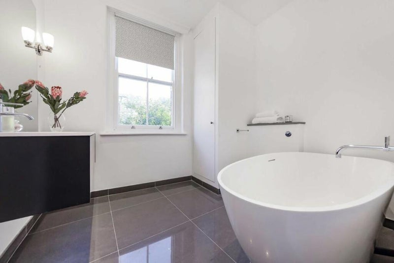 Room Beaumont Crescent in Greater London